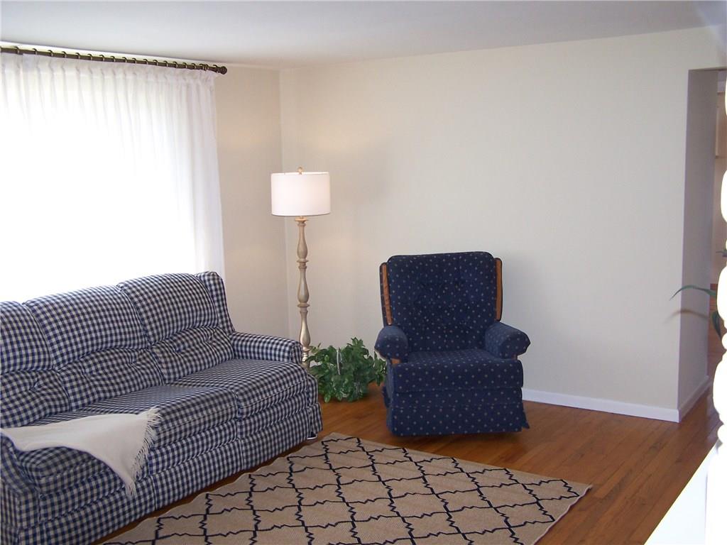 213 Erwin Place McKees Rocks, PA 15136 - Photo 4 of 23 Gallery Image 4