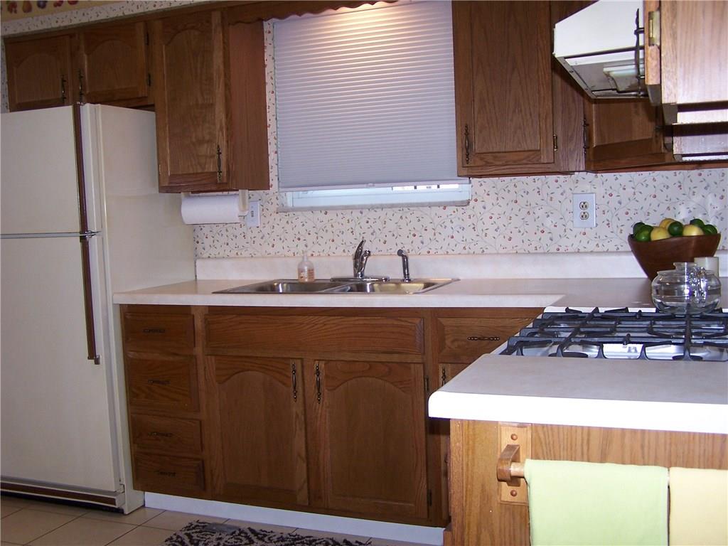 213 Erwin Place McKees Rocks, PA 15136 - Photo 6 of 23 Gallery Image 6