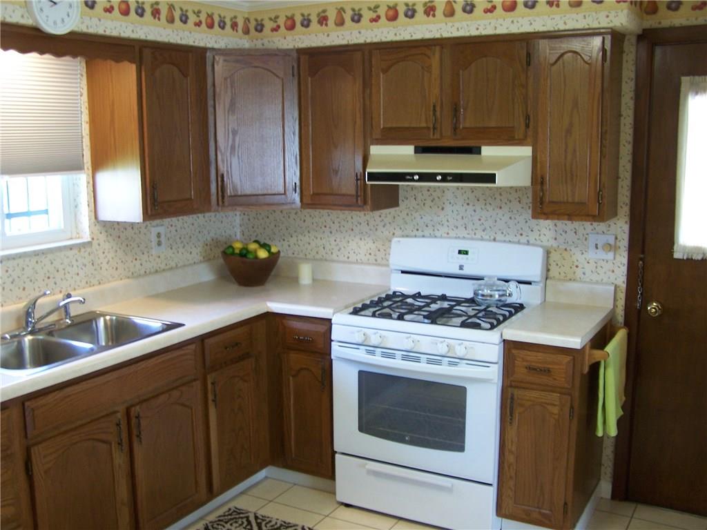 213 Erwin Place McKees Rocks, PA 15136 - Photo 7 of 23 Gallery Image 7