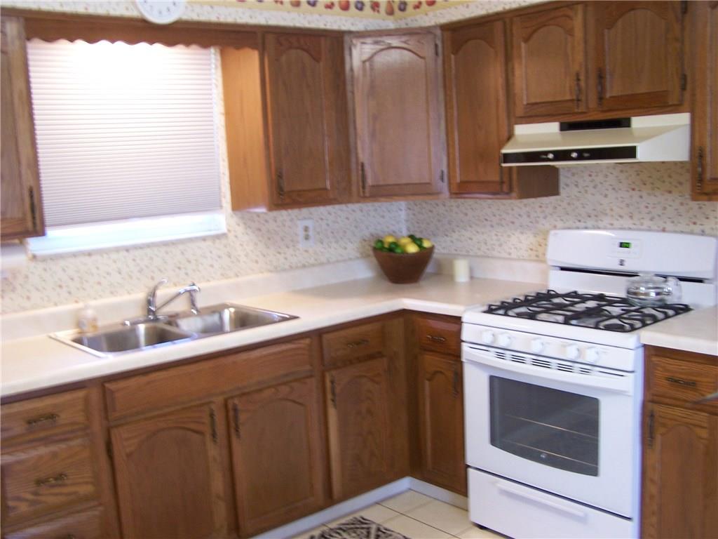 213 Erwin Place McKees Rocks, PA 15136 - Photo 8 of 23 Gallery Image 8