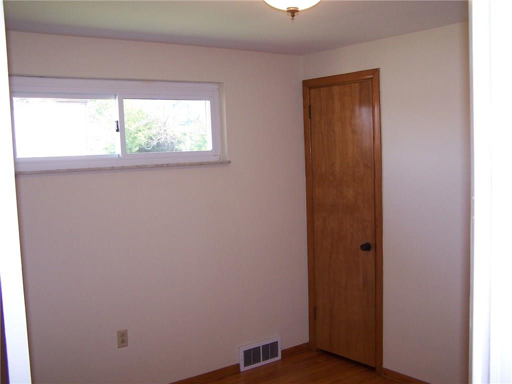 213 Erwin Place McKees Rocks, PA 15136 - Photo 9 of 23 Gallery Image 9