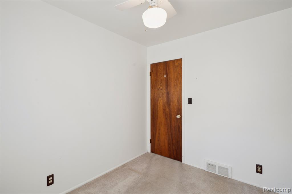 31665 Hayes Road Warren, MI 48088 - Photo 18 of 26