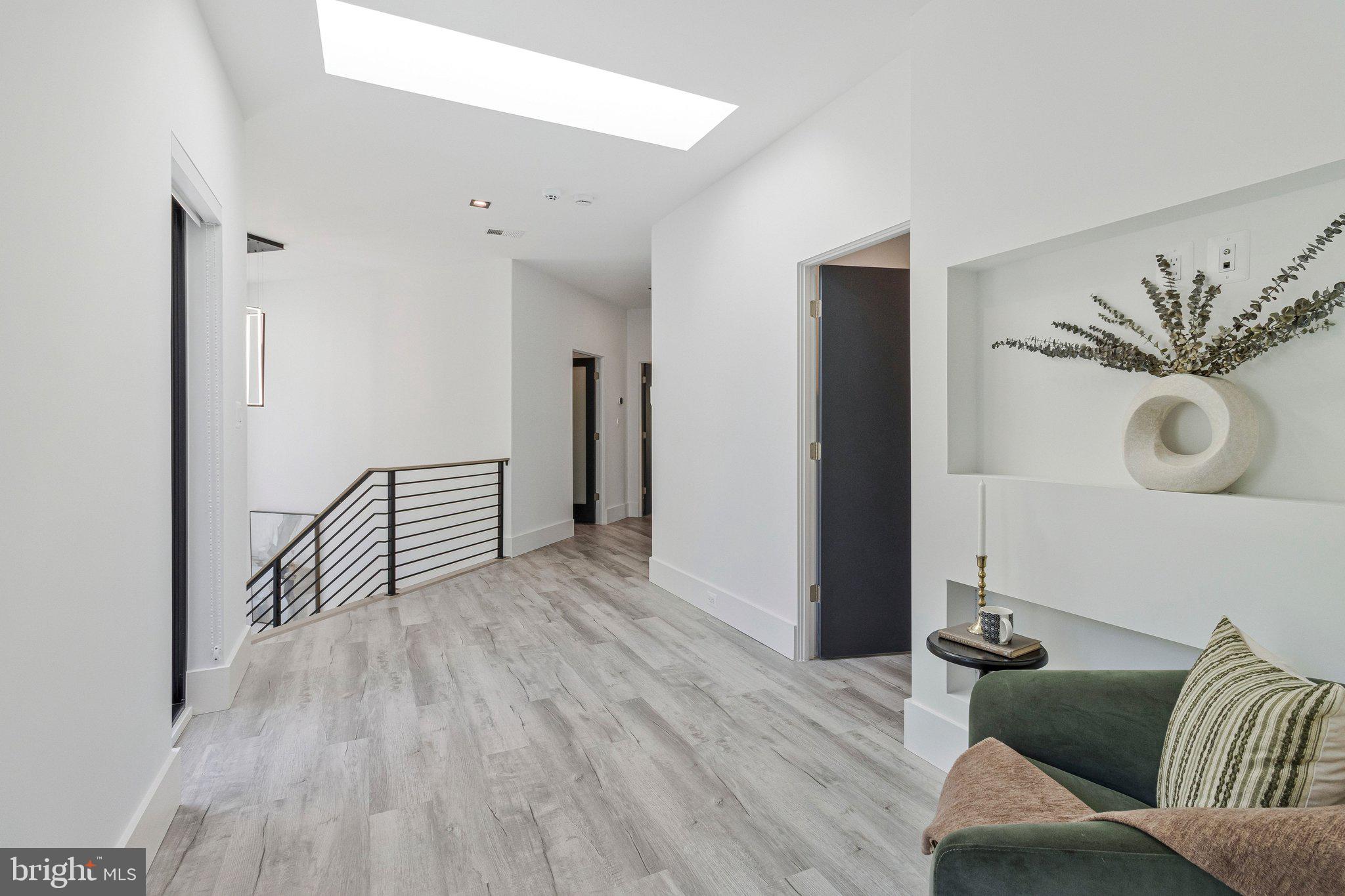 3525 Glenbrook Road Fairfax, VA 22031 - Photo 40 of 111 Looking back toward the stairway, upper hallway