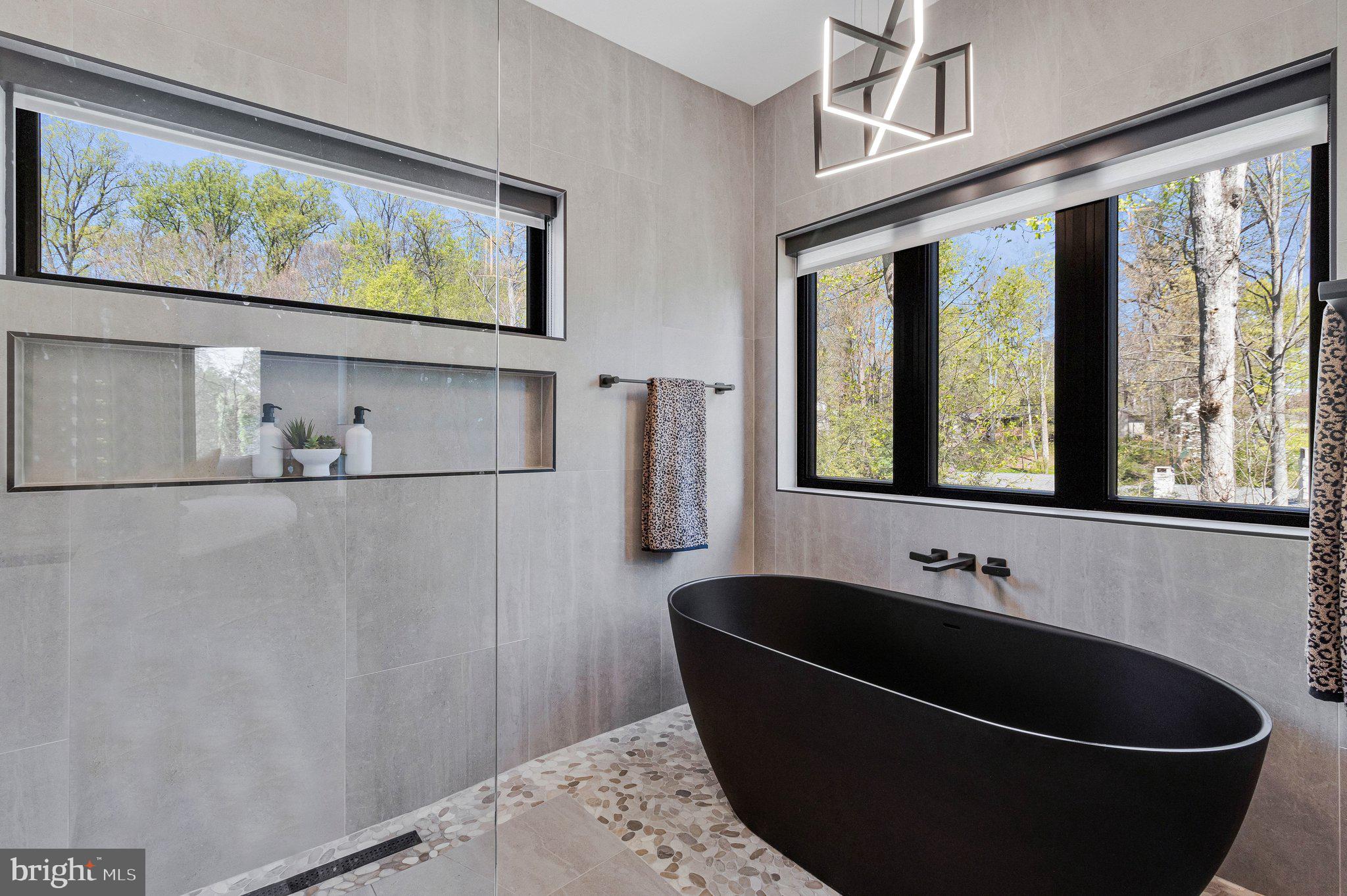 3525 Glenbrook Road Fairfax, VA 22031 - Photo 50 of 111 Separate soaking tub