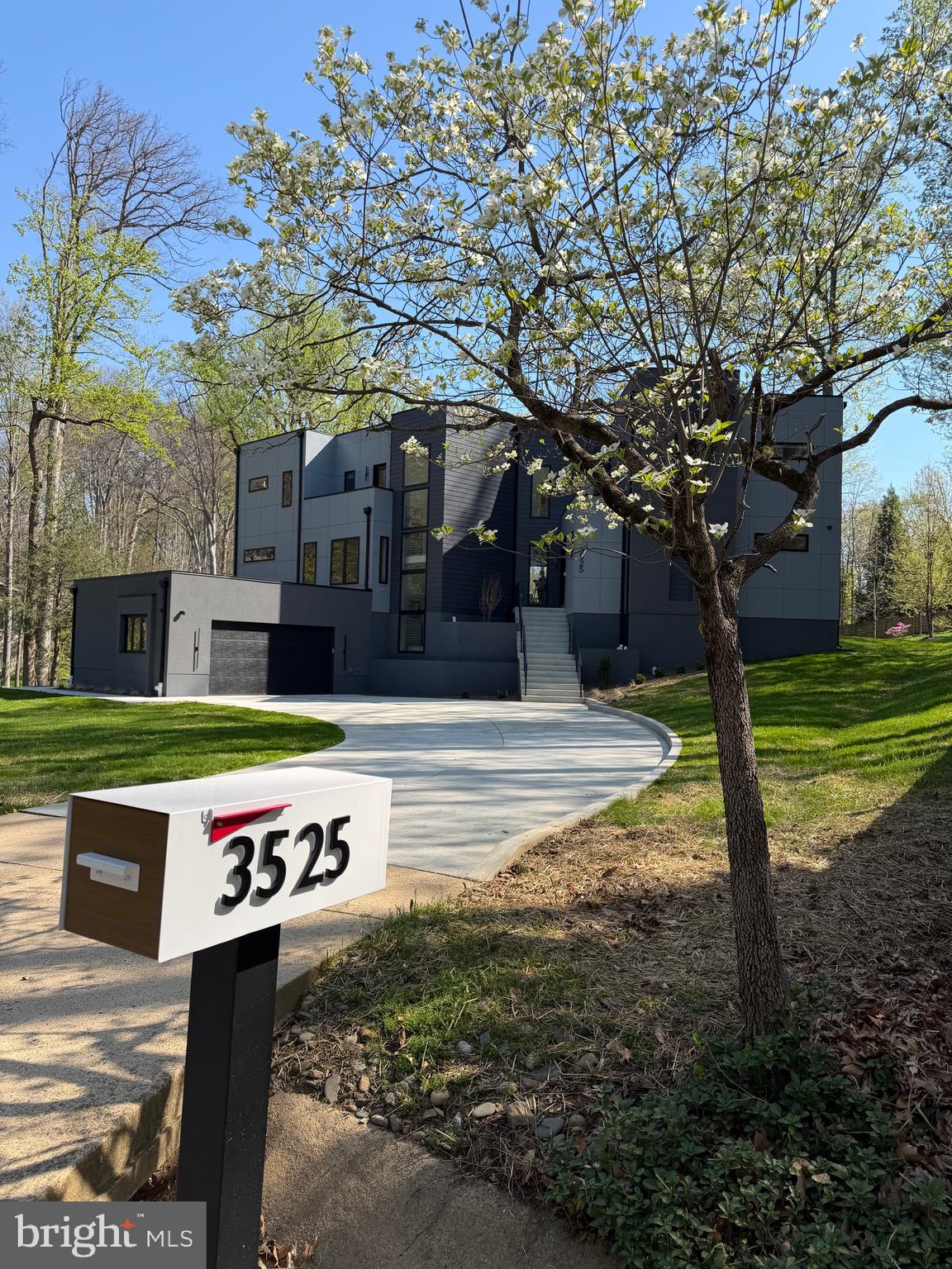 3525 Glenbrook Road Fairfax, VA 22031 - Photo 5 of 111 a view of a house with a yard