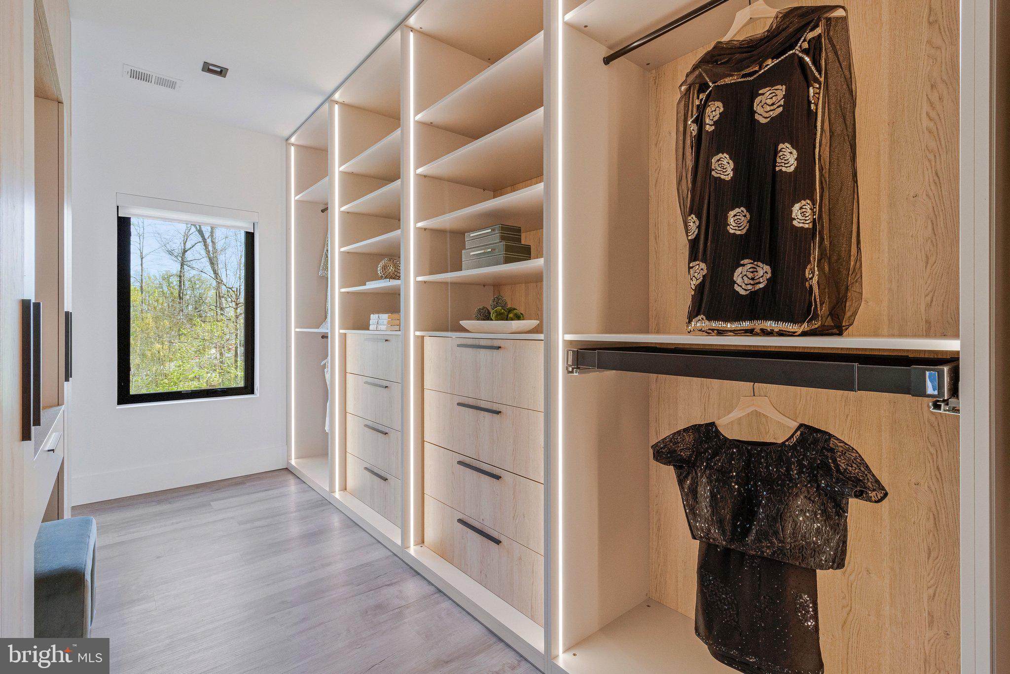 3525 Glenbrook Road Fairfax, VA 22031 - Photo 57 of 111 a view of walk in closet