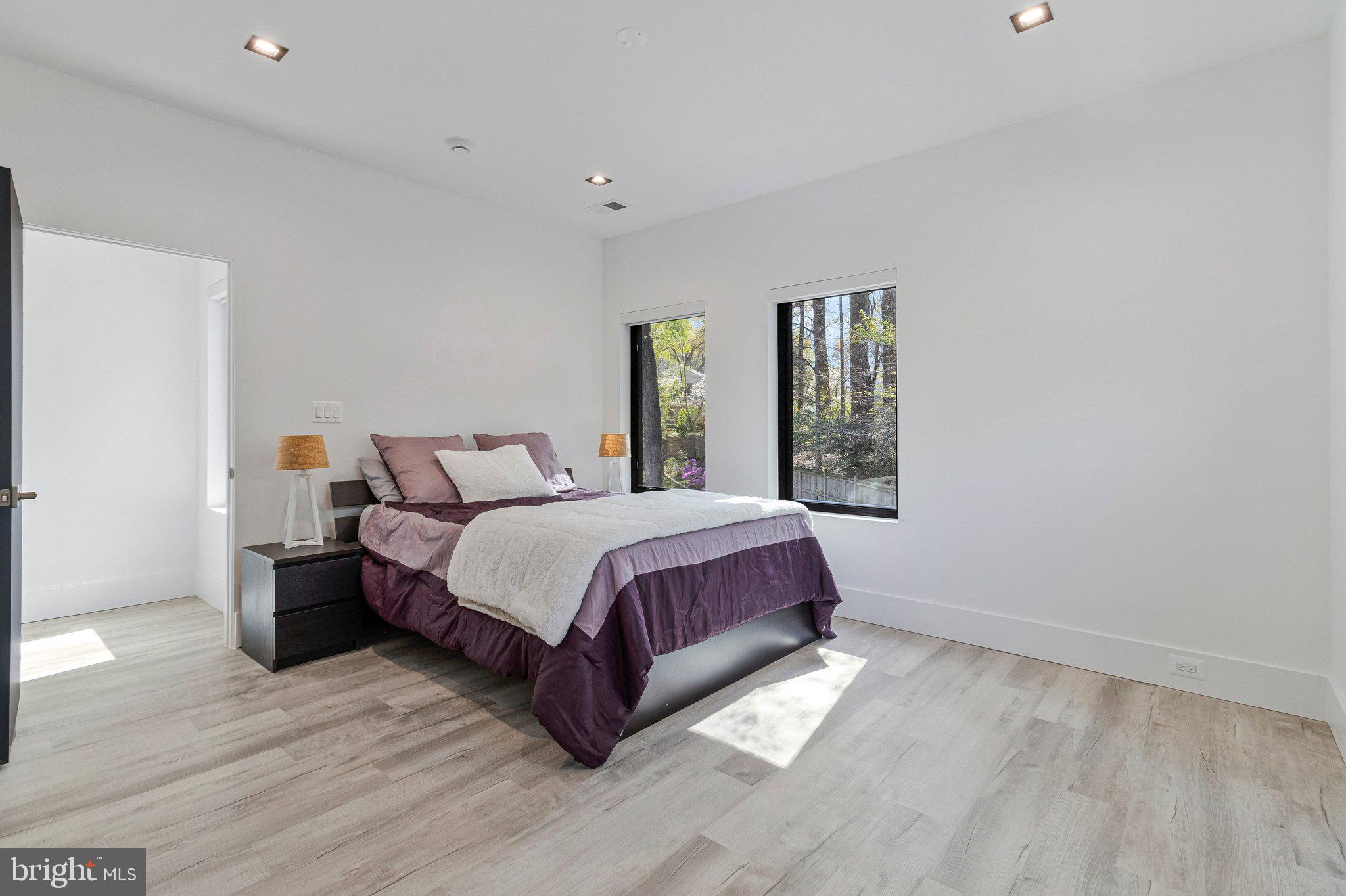 3525 Glenbrook Road Fairfax, VA 22031 - Photo 62 of 111 a spacious bedroom with a bed and window
