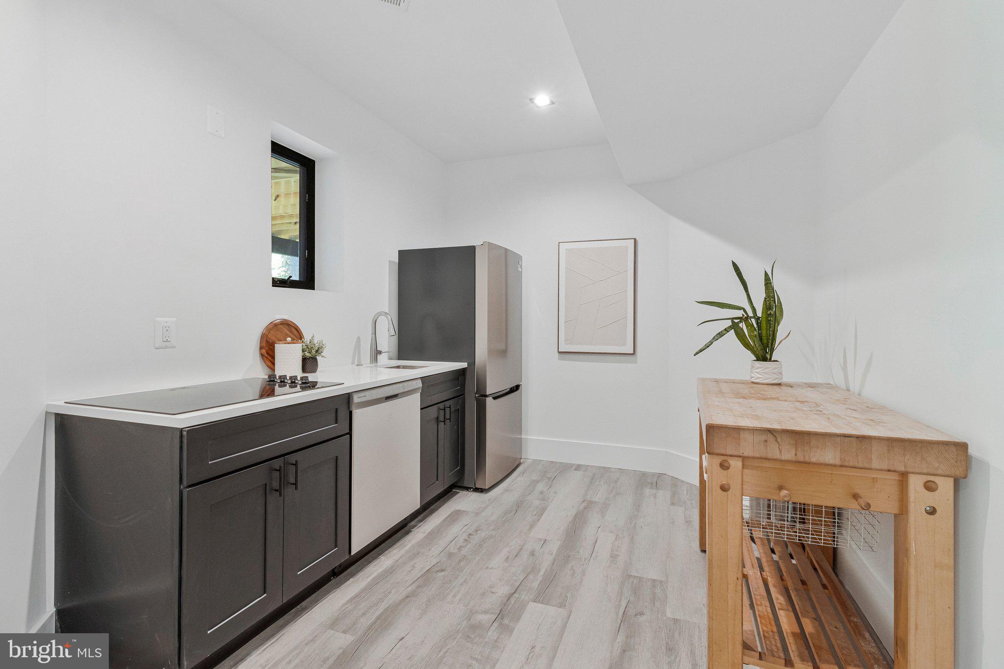 3525 Glenbrook Road Fairfax, VA 22031 - Photo 73 of 111 Kitchenette