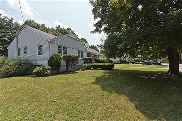 142 Pleasant Street Lexington, MA 02421 - Photo 3 of 29 Gallery Image 3