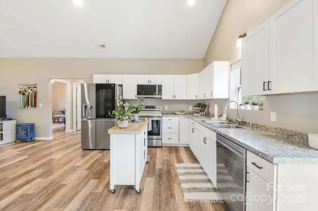 $380,000 | 41 Utah Mountain Road, Waynesville, NC 28785