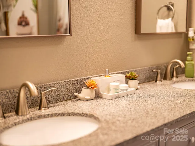 $380,000 | 41 Utah Mountain Road, Waynesville, NC 28785