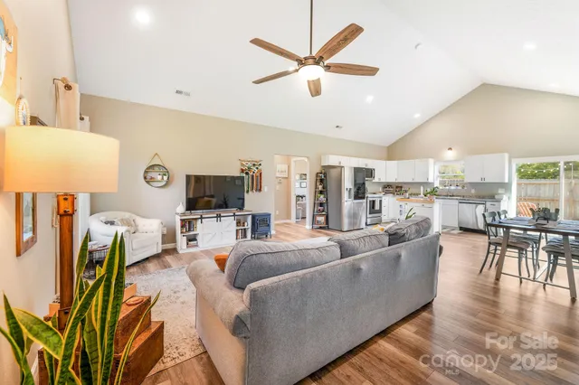 $380,000 | 41 Utah Mountain Road, Waynesville, NC 28785