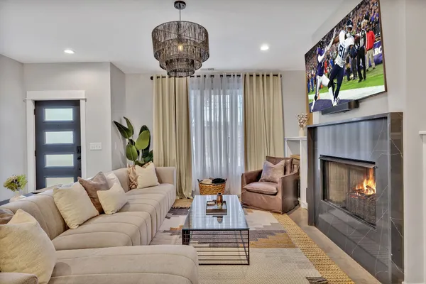 $6,500 | 611 21st Avenue North, Nashville, TN 37203