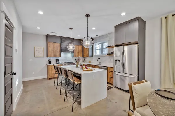 $6,500 | 611 21st Avenue North, Nashville, TN 37203