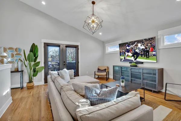 $6,500 | 611 21st Avenue North, Nashville, TN 37203