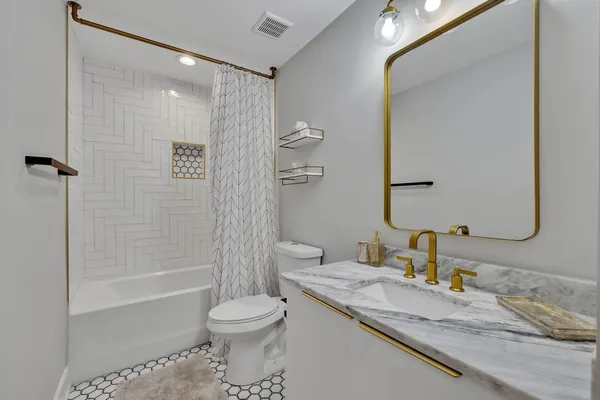 $6,500 | 611 21st Avenue North, Nashville, TN 37203