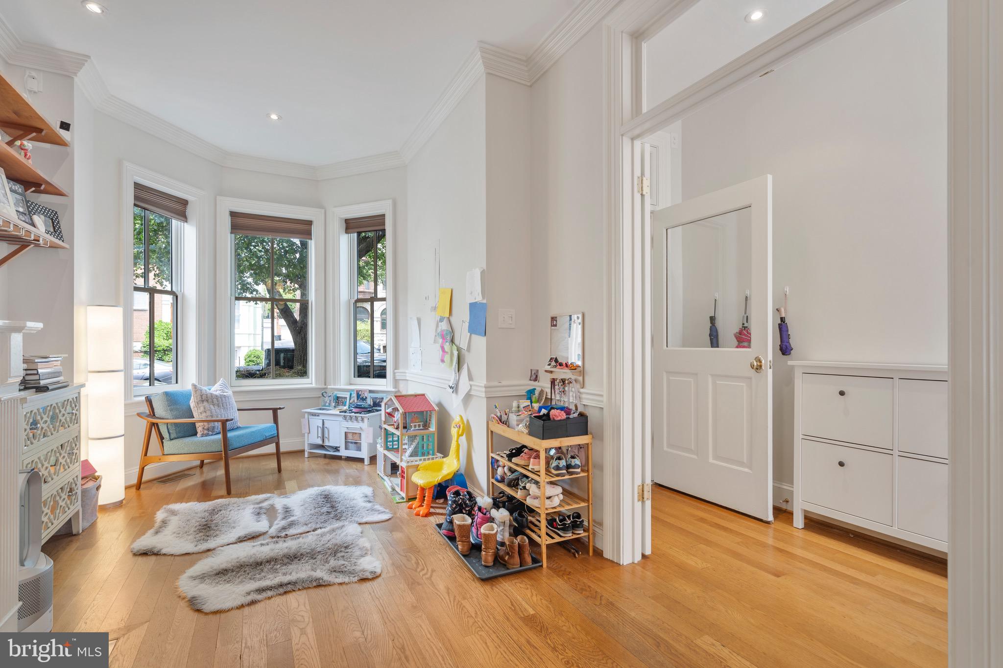 127 D Street Southeast Washington, DC 20003 - Photo 4 of 35