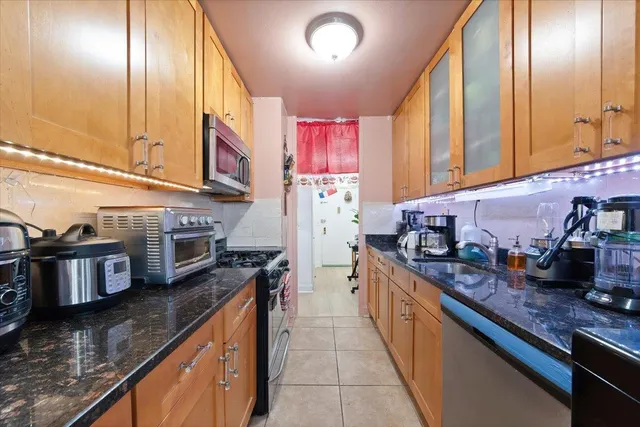 $239,000 | 880 Boynton Avenue, Unit 13A | Soundview