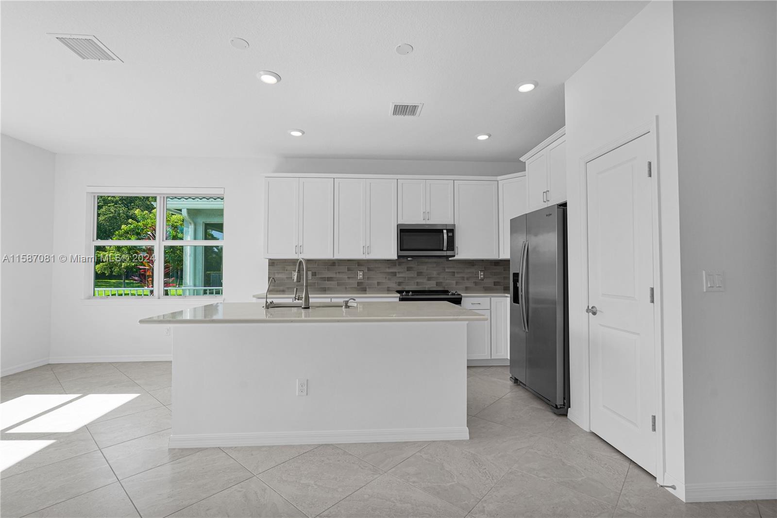 1595 Trailhead Terrace Hollywood, FL 33021 - Photo 6 of 49