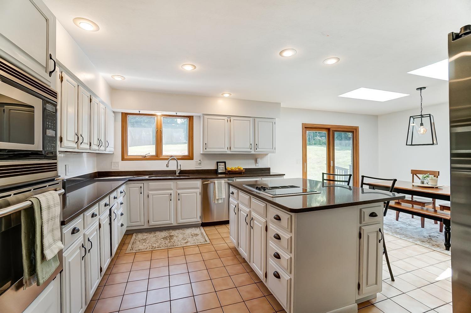 6570 Springdale Road Cincinnati, OH 45247 - Photo 10 of 50