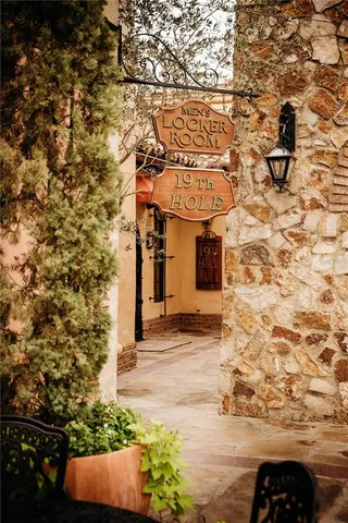 a vase of flowerpot sitting on a table