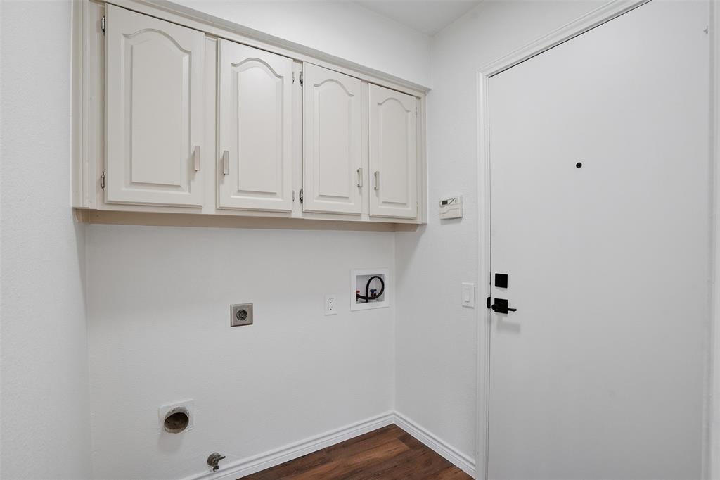 6500 Spur Ranch Court Plano, TX 75023 - Photo 20 of 32 a bathroom with a shower