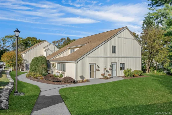$239,500 | 17 Cromwell Place, Unit B, Mohegan Lake, NY 10547