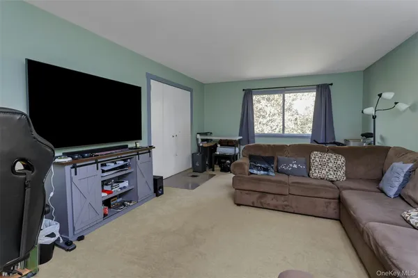 $239,500 | 17 Cromwell Place, Unit B, Mohegan Lake, NY 10547