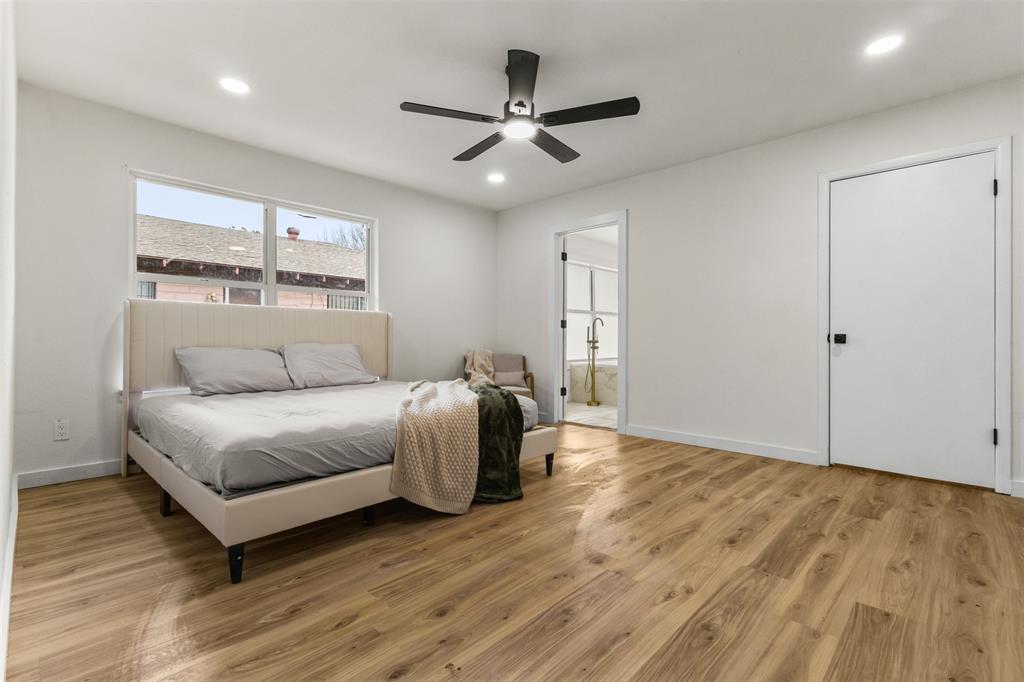 1917 South Vernon Avenue Dallas, TX 75224 - Photo 17 of 28 Spacious room featuring wood-finish flooring, recessed lighting, and a modern ceiling fan