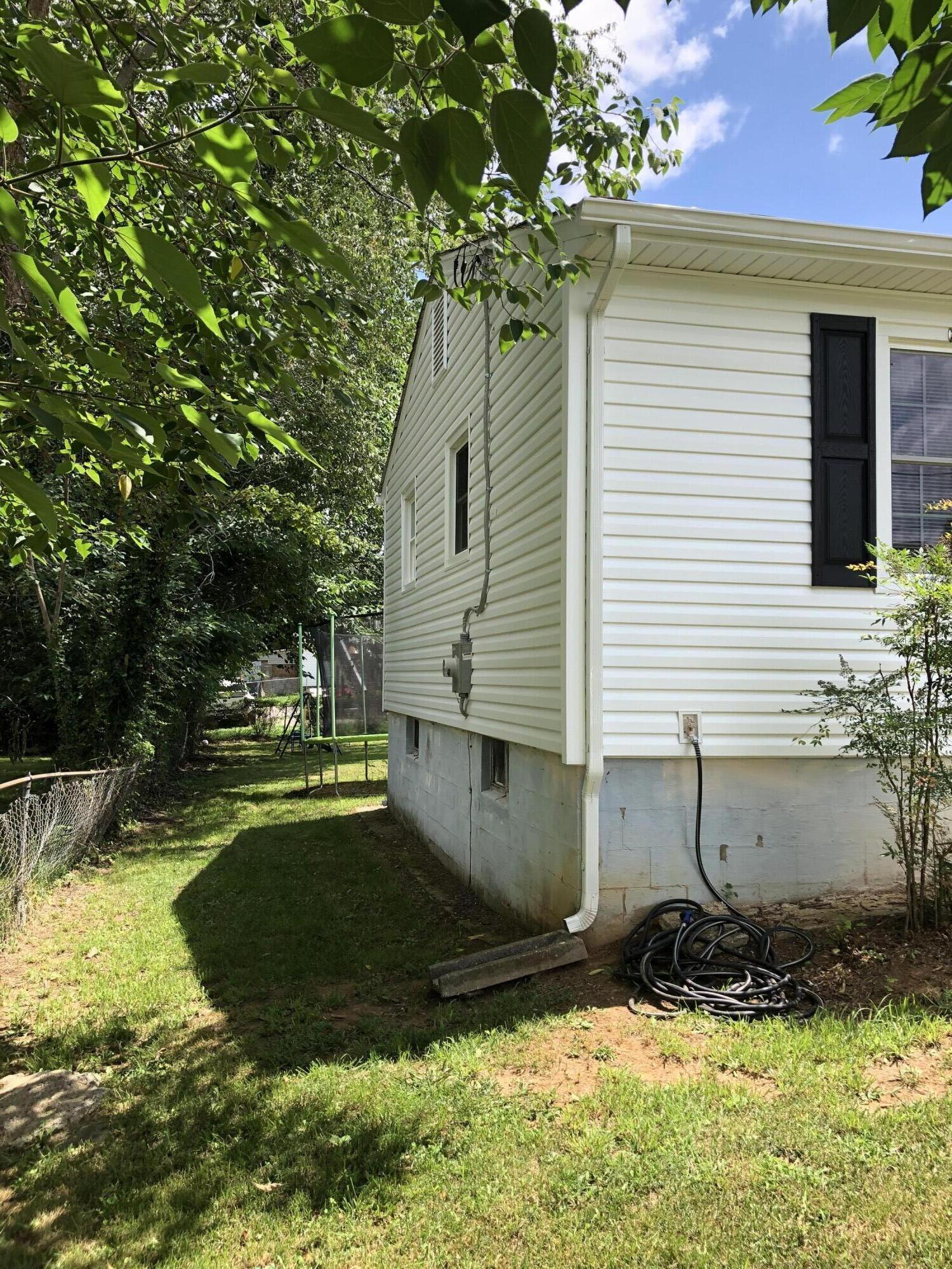 1311 Liberty Road Northeast Roanoke, VA 24012 - Photo 20 of 27 IMG_1392