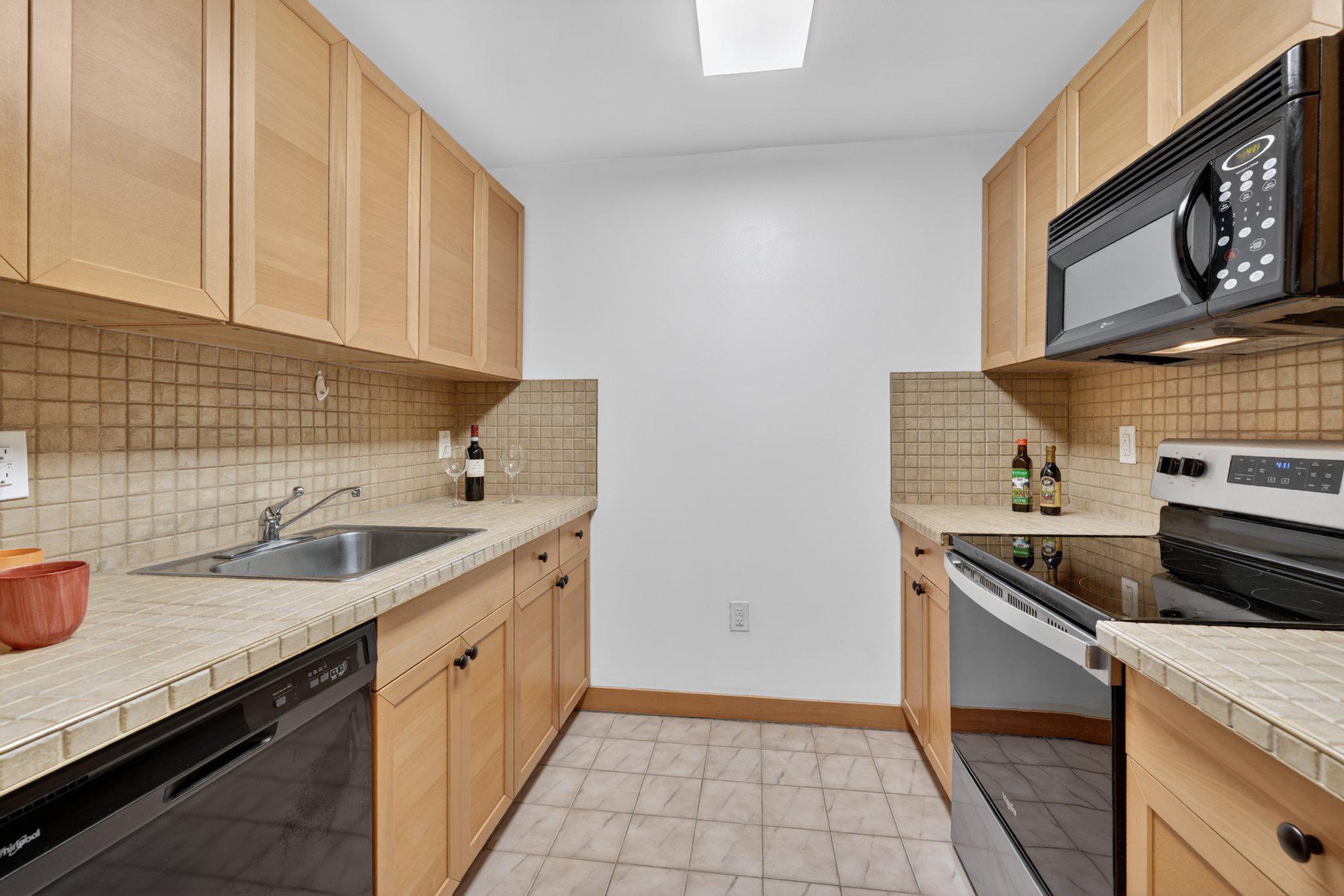 1107 Harvard Street Northwest, Unit R Washington, DC 20009 - Photo 6 of 20 Kitchen