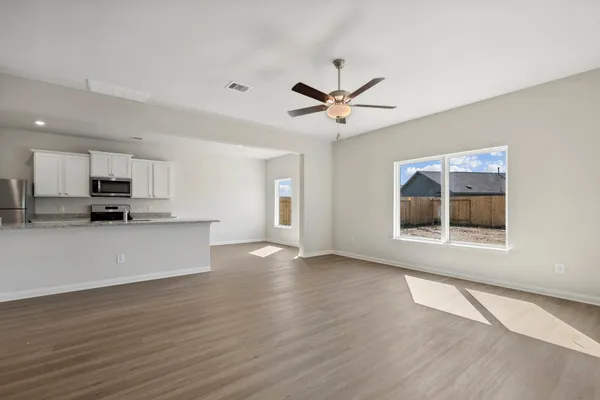 $2,370 | 376 Fastboy Lane, Waller, TX 77484