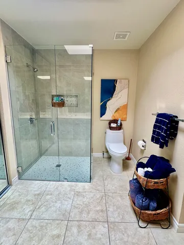 a bathroom with a toilet and a shower