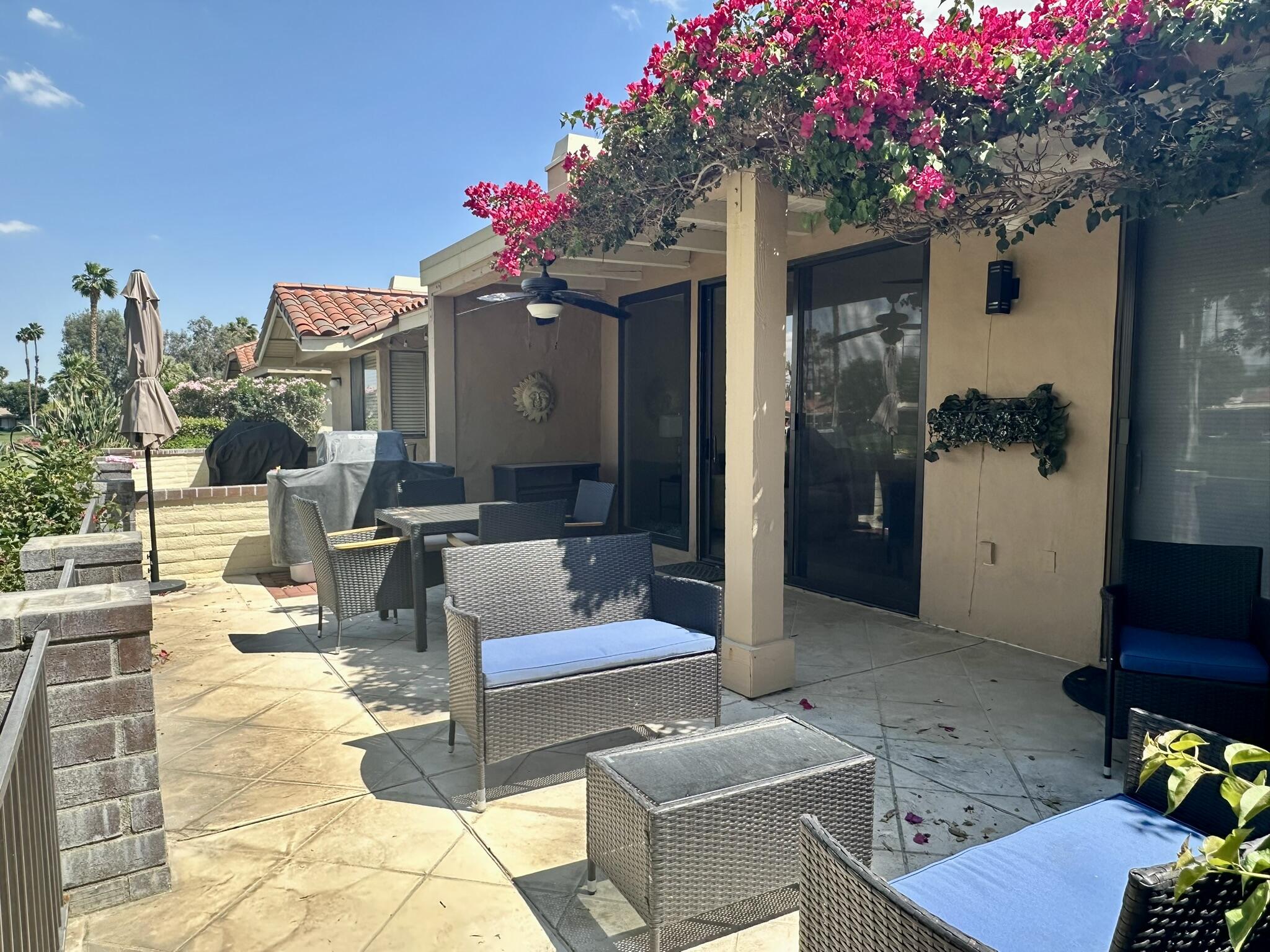 336 Villena Way Palm Desert, CA 92260 - Photo 5 of 19 a living room with furniture and a potted plant