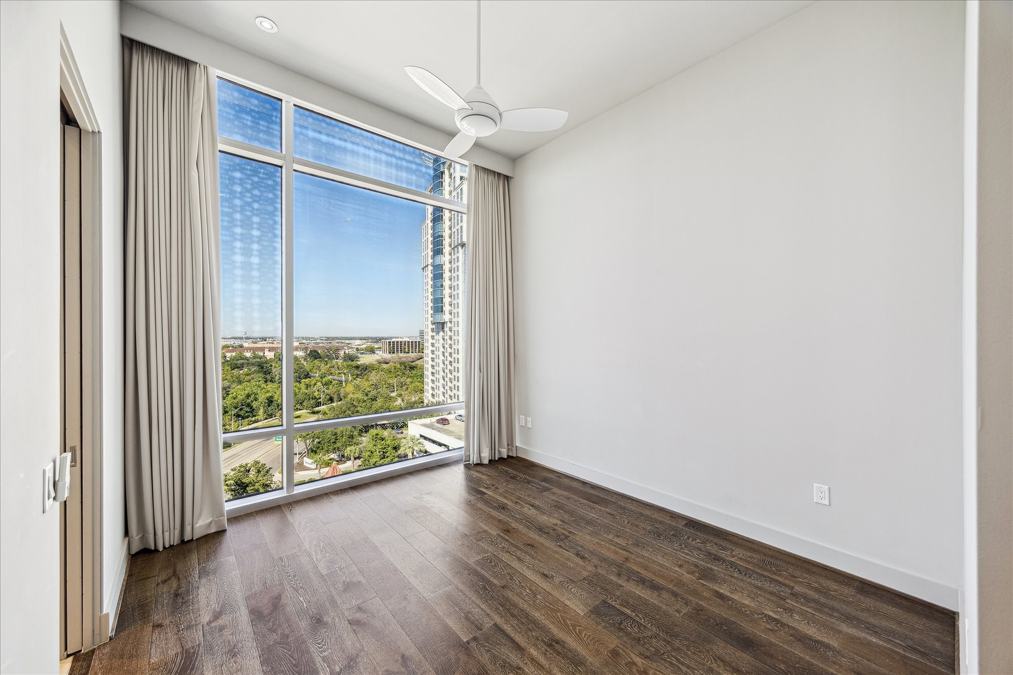 3331 D'Amico Street, Unit 1003 Houston, TX 77019 - Photo 27 of 46 an empty room with wooden floor mirror and windows
