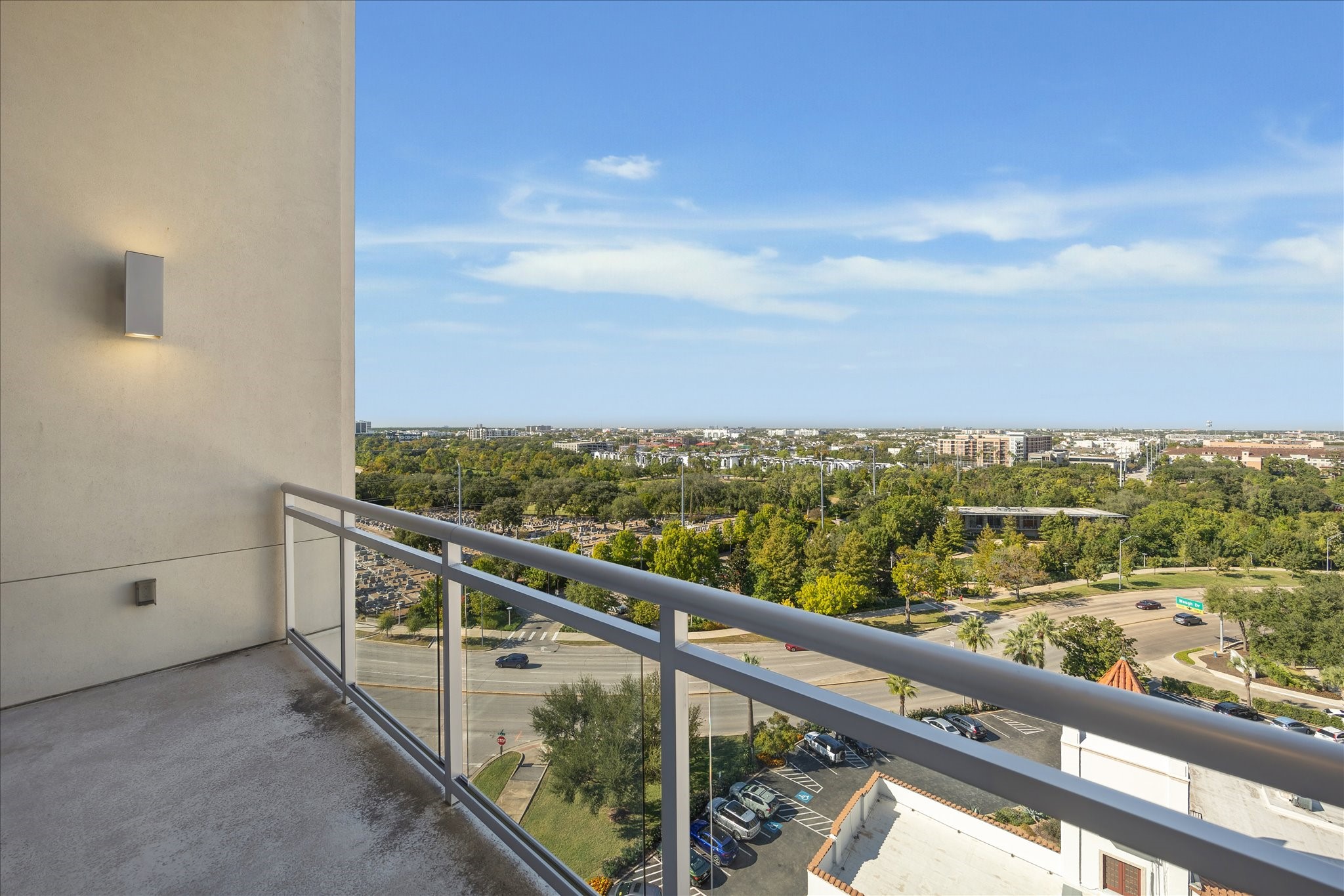 3331 D'Amico Street, Unit 1003 Houston, TX 77019 - Photo 30 of 46 a view of city and balcony