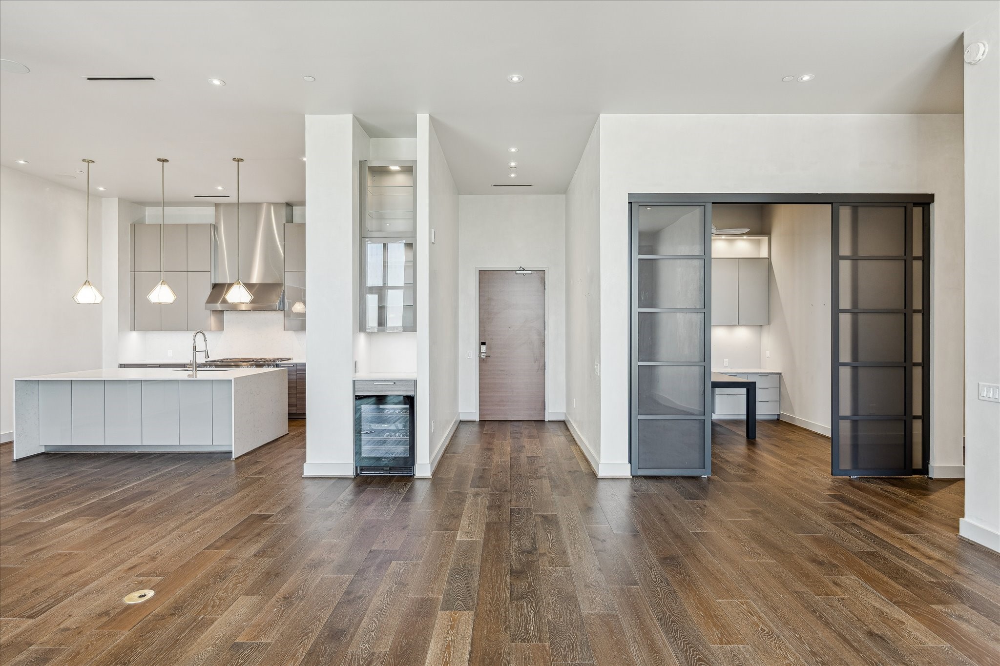 3331 D'Amico Street, Unit 1003 Houston, TX 77019 - Photo 3 of 46 a large kitchen with a lot of counter space and stainless steel appliances