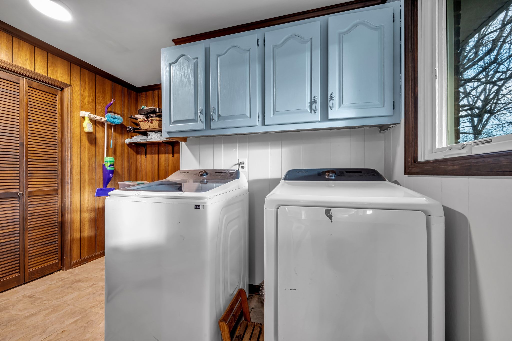2280 C C C Road Dickson, TN 37055 - Photo 19 of 35 a utility room with dryer and washer