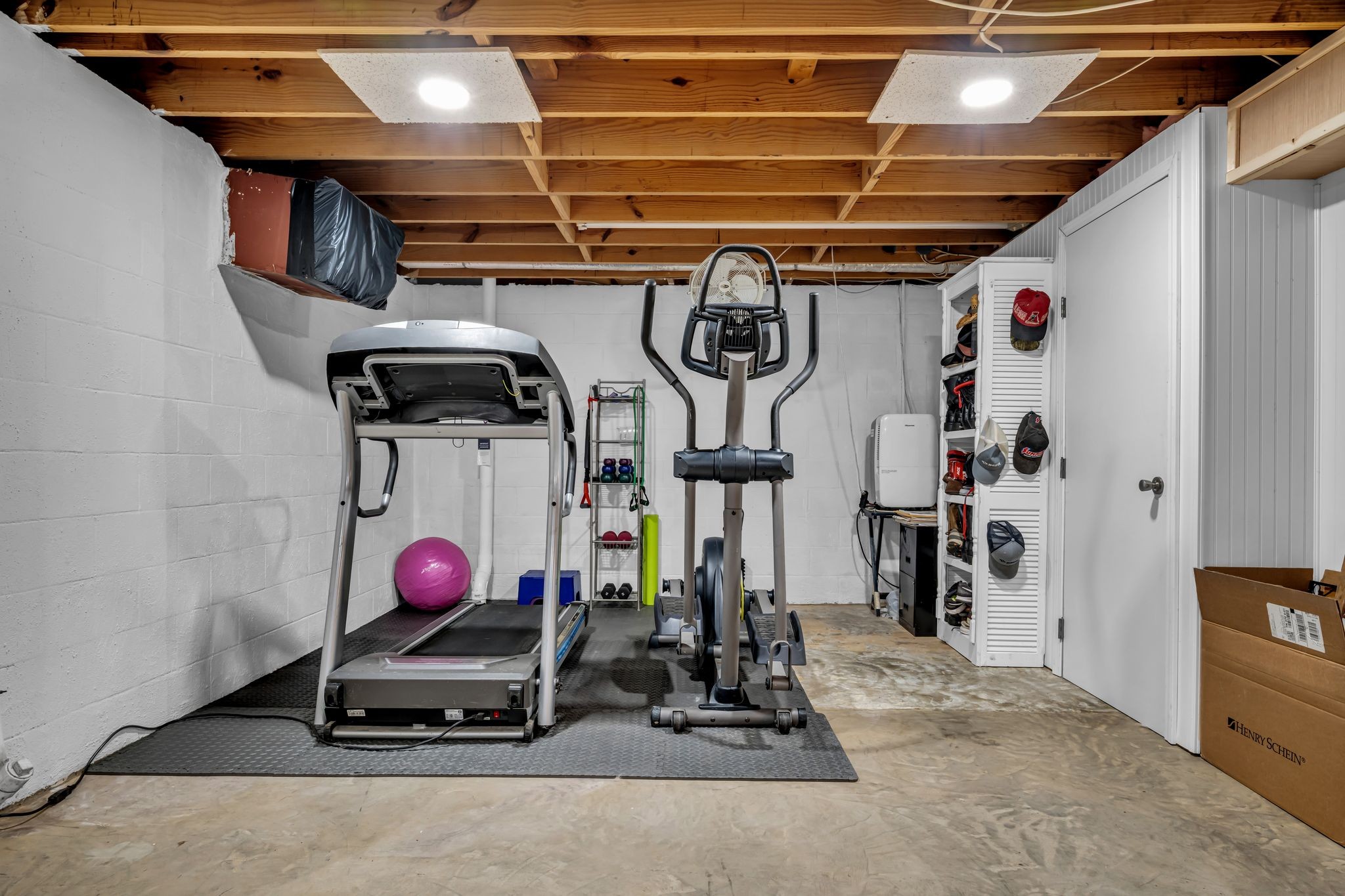 2280 C C C Road Dickson, TN 37055 - Photo 28 of 35 a room with gym equipment