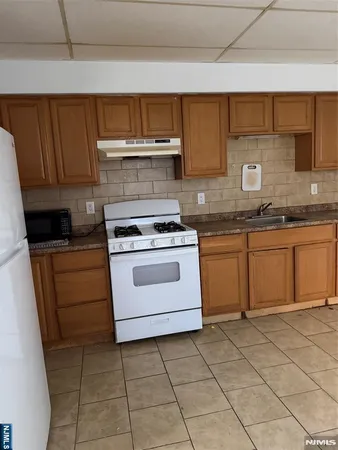 $2,400 | 150 Park Avenue, Unit 1, East Rutherford, NJ 07073
