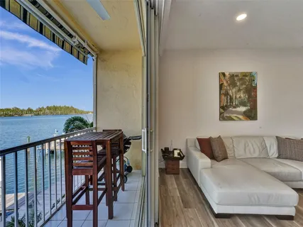 $1,149,000 | 4212 North Ocean Drive, Hollywood, FL 33019