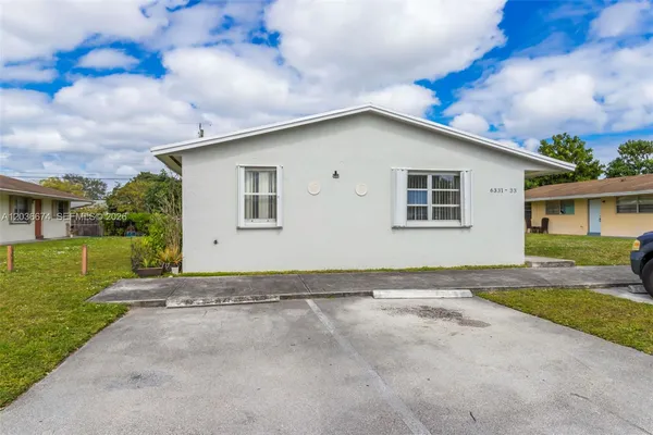 $2,100 | 6331 Pierce Street, Unit 1, Hollywood, FL 33024