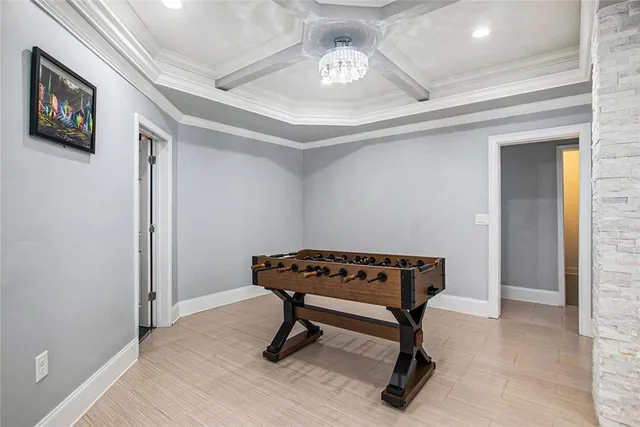 a view of a backyard with fountain