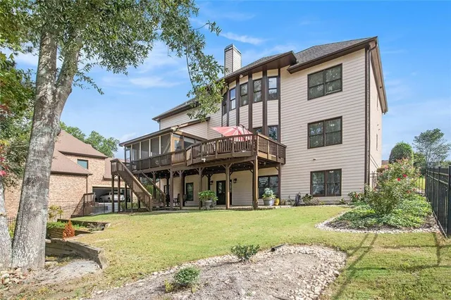 a view of a house with a yard and plants