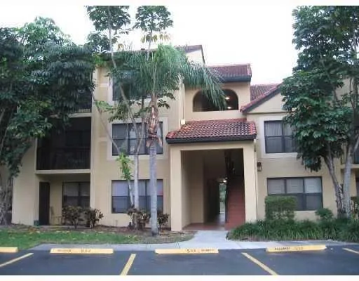 $1,900 | 4341 West McNab Road, Unit 19, Pompano Beach, FL 33069