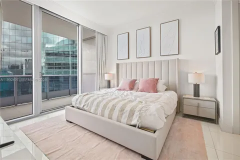 $8,000 | 200 Biscayne Blvd Way, Unit 5009, Miami, FL 33131