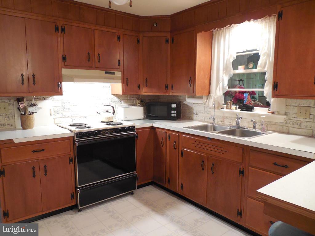 1849 Rockvale Road Lancaster, PA 17602 - Photo 3 of 19 Gallery Image 3