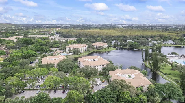$274,500 | 4400 Northwest 30th Street, Unit 328, Coconut Creek, FL 33066
