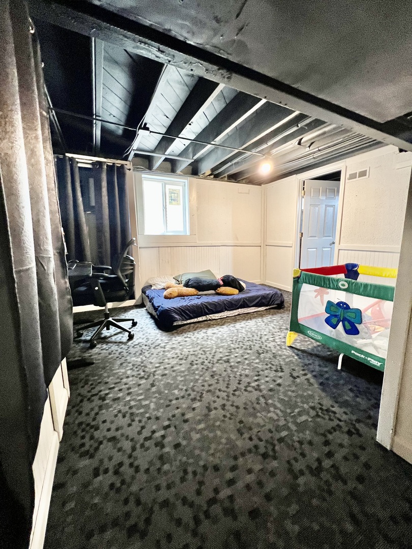 564 Mann Place Elgin, IL 60120 - Photo 22 of 28 a room with musical instruments