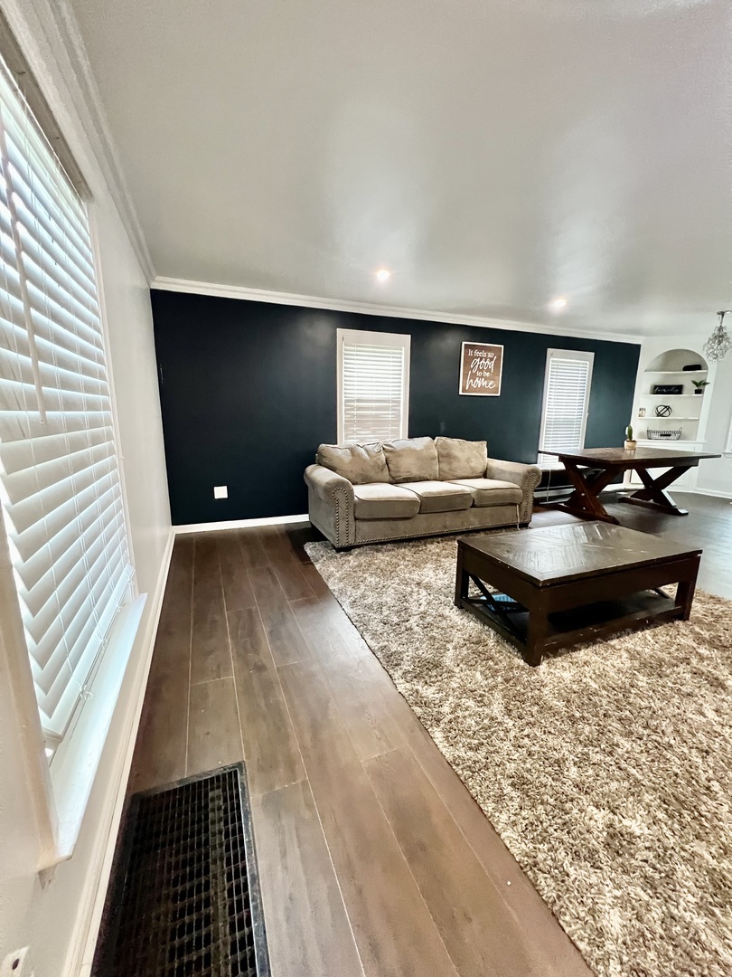 564 Mann Place Elgin, IL 60120 - Photo 6 of 28 a living room with furniture and a fireplace